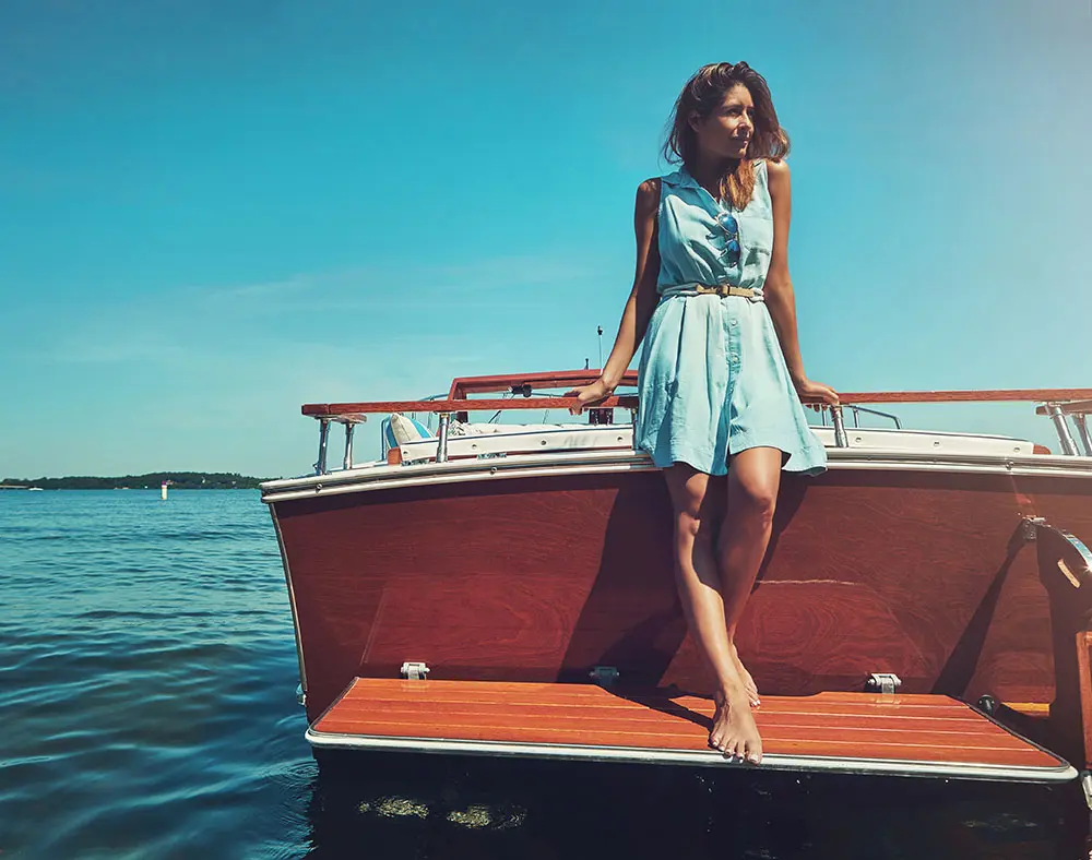 Women dress in Tourism