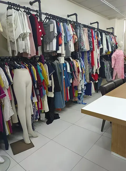 Why Choose Hongye Apparel as Your Custom Prom Dress Supplier 1